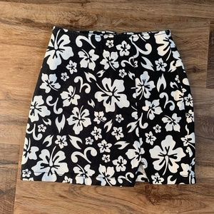 NWOT Wild fable floral black and white mini skirt Size XS